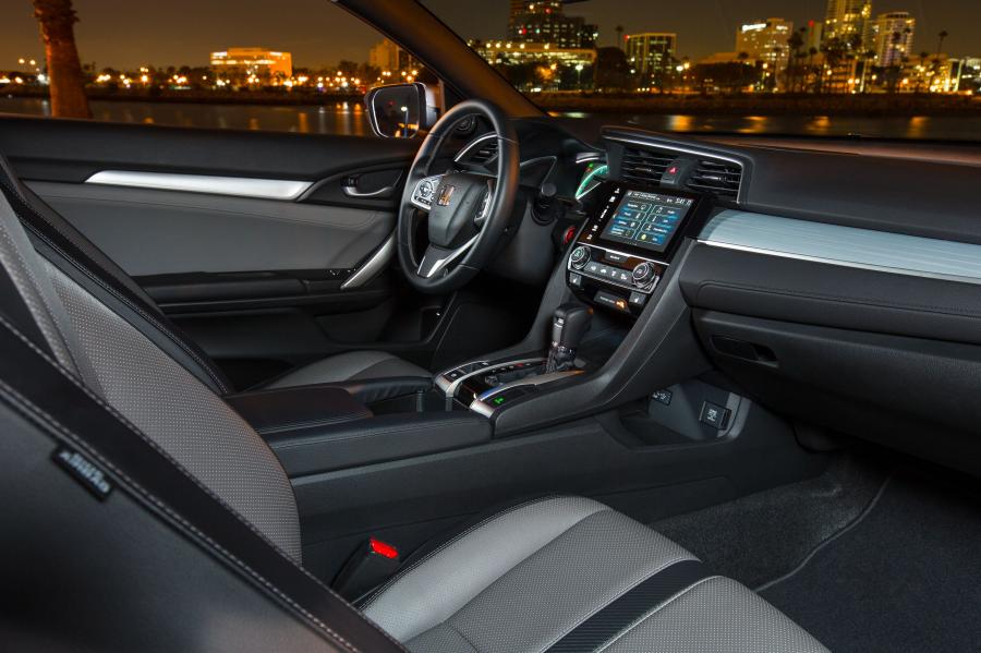 Интерьер Honda Civic Coupe (FC3) 2016 года  (NA) (фото 36 из 40)